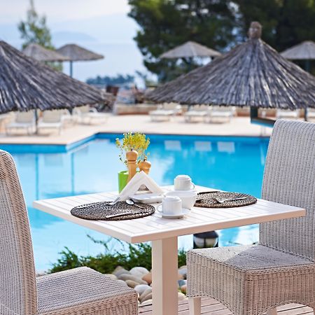 Alia Palace Hotel - Adults Only 16+ 哈爾基季基州 外观 照片 A poolside table at a hotel