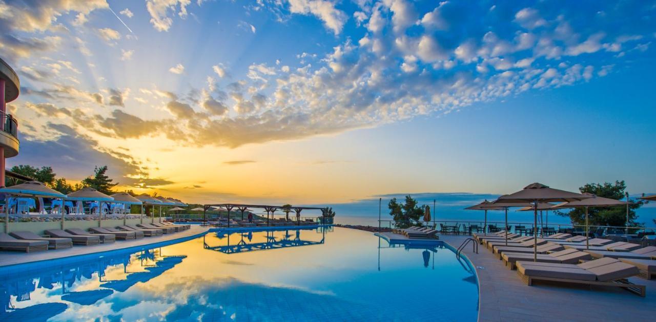 Alia Palace Hotel - Adults Only 16+ 哈爾基季基州 外观 照片 Sunset at the Dead Sea