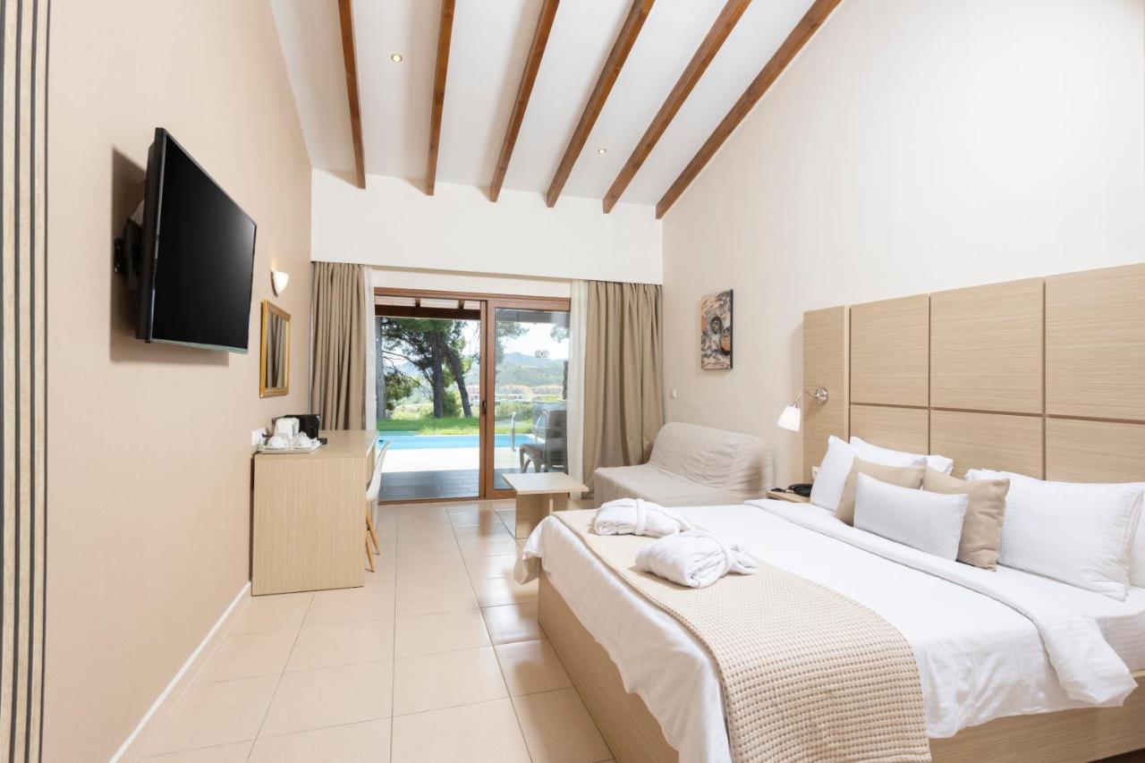 Alia Palace Hotel - Adults Only 16+ 哈爾基季基州 客房 照片 A room at the resort