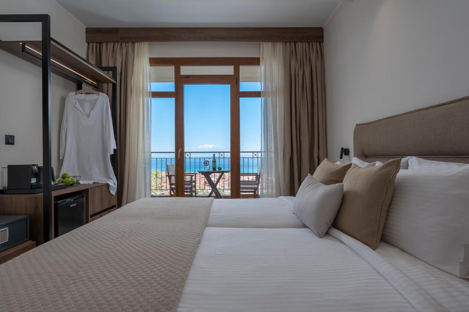 Alia Palace Hotel - Adults Only 16+ 哈爾基季基州 外观 照片 A room at the hotel