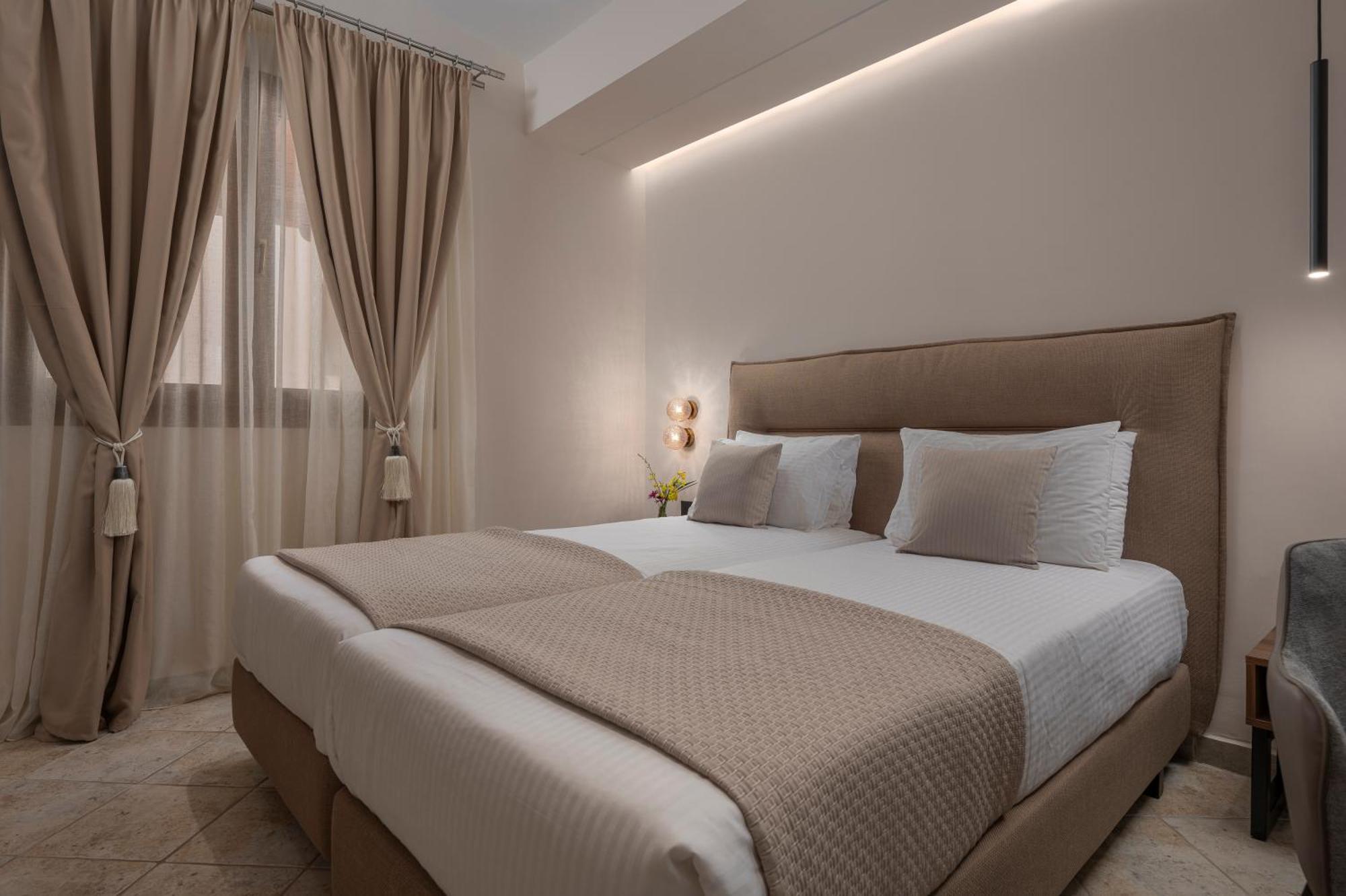 Alia Palace Hotel - Adults Only 16+ 哈爾基季基州 外观 照片 A bedroom at the hotel