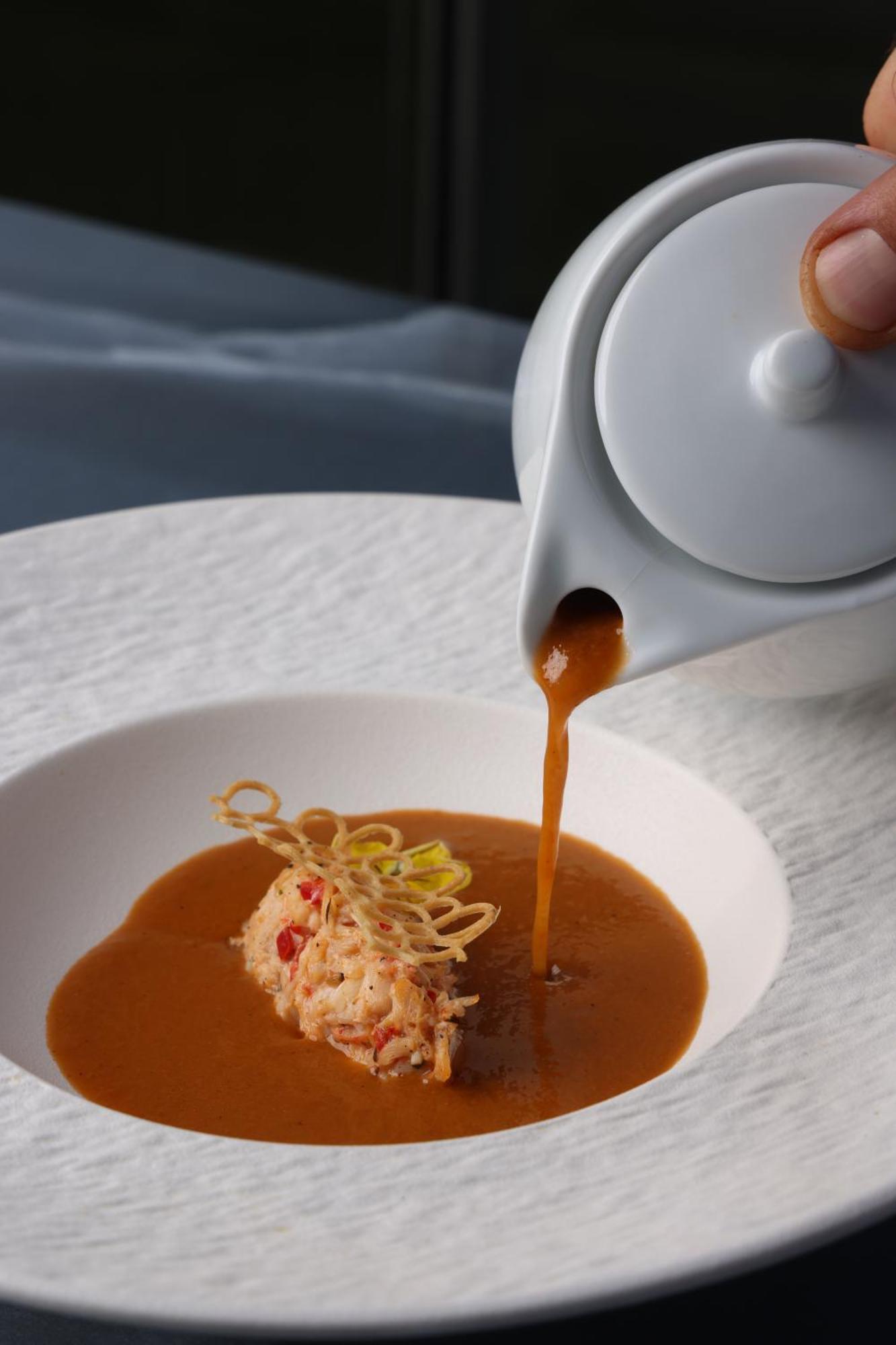 Alia Palace Hotel - Adults Only 16+ 哈爾基季基州 外观 照片 Soy sauce being poured