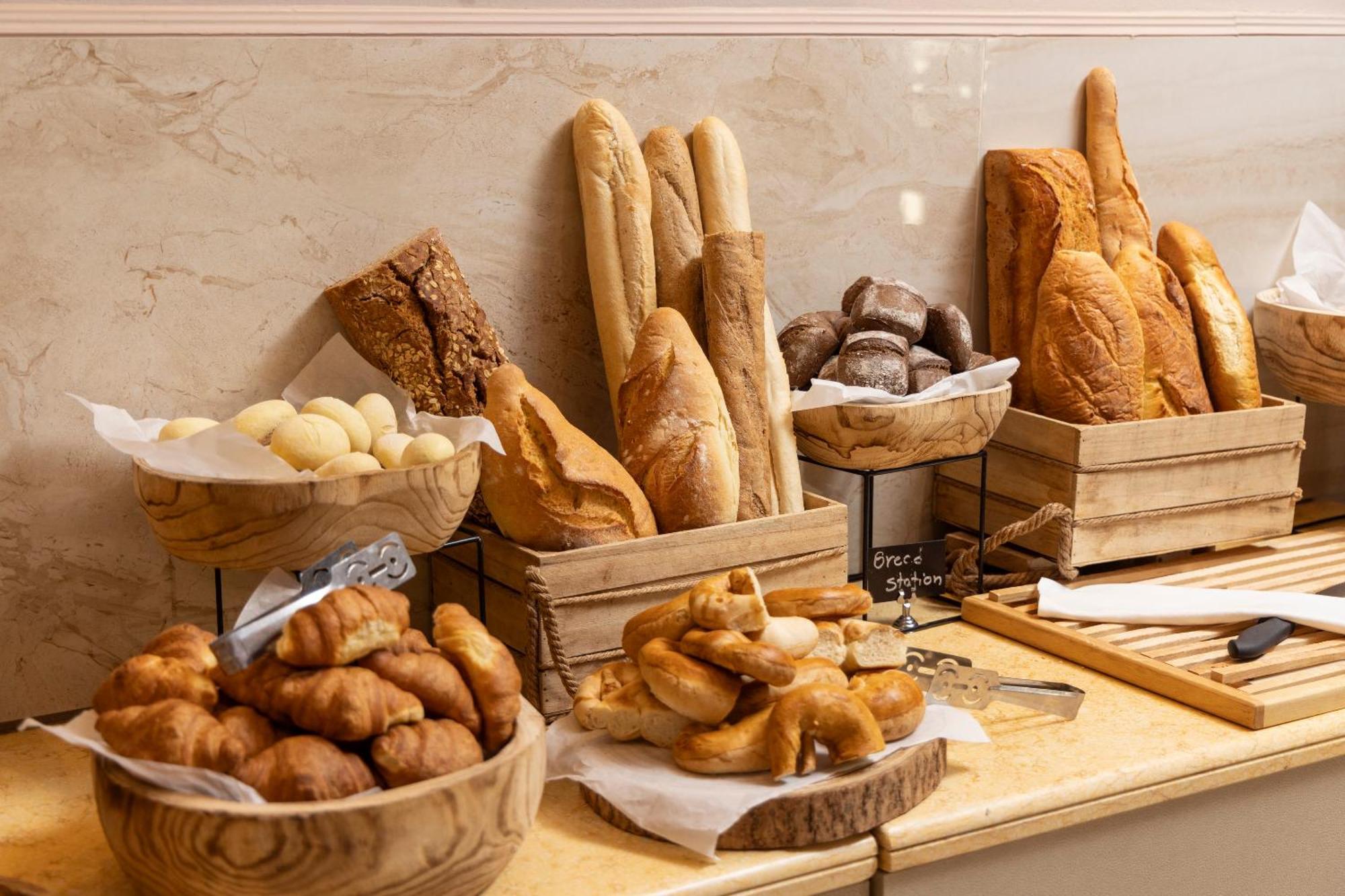 Alia Palace Hotel - Adults Only 16+ 哈爾基季基州 外观 照片 Bread